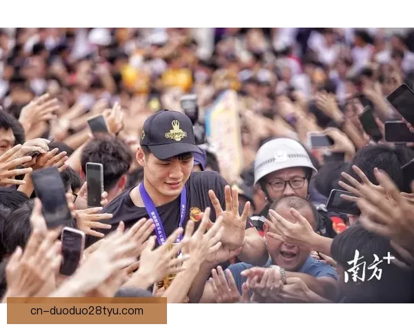 中国男篮凯旋归国首度亮相首都机场